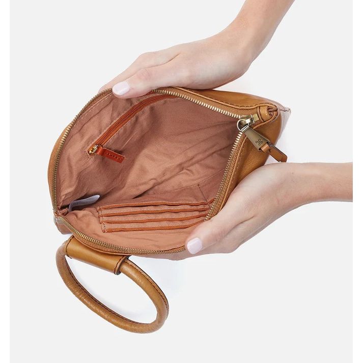 HOBO Sable Wristlet - Natural