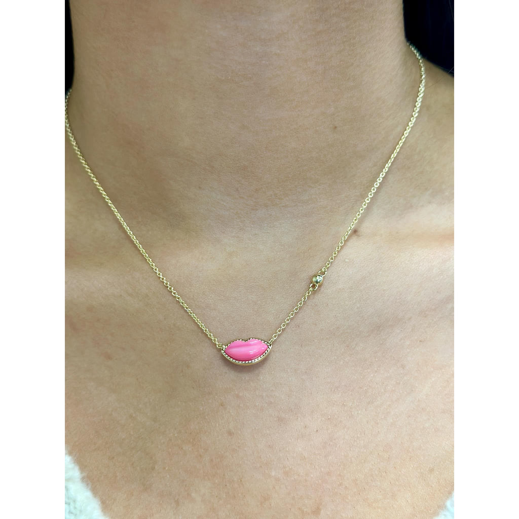 KENDRA SCOTT LIPS PENDANT NECKLACE GOLD HOT PINK MOTHER OF PEARL