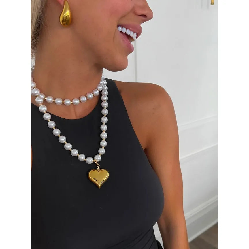 CHANSUTTPEARLS Wrap Around Pearl Heart Necklace - Gold
