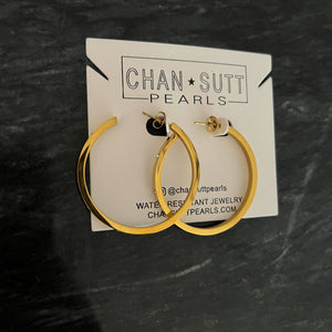 CHANSUTTPEARLS Kylie Hoops - Gold
