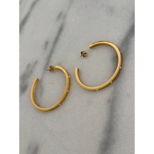 CHANSUTTPEARLS Kylie Hoops - Gold