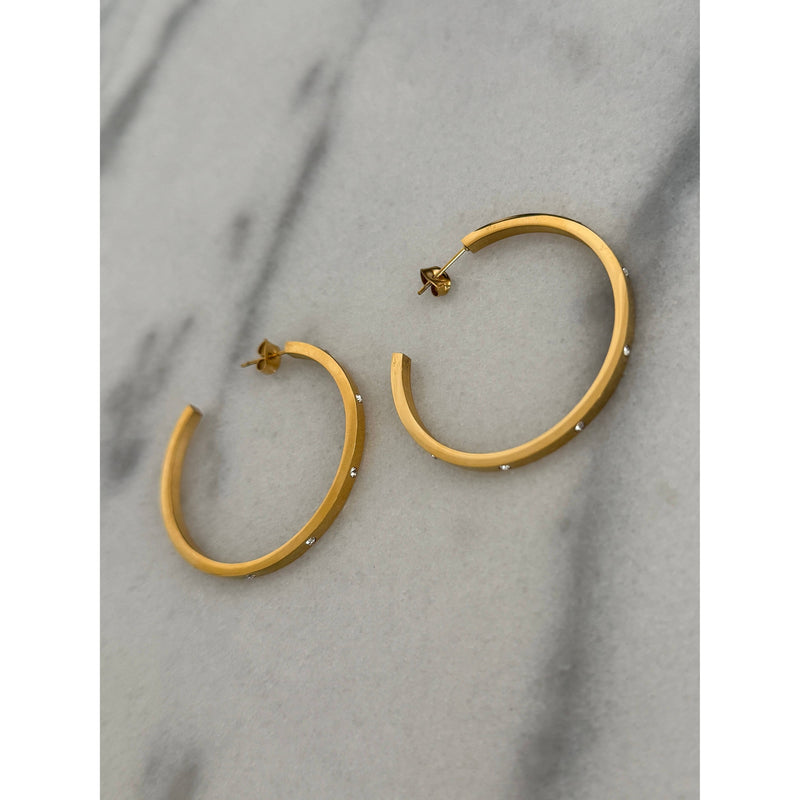CHANSUTTPEARLS Kylie Hoops - Gold