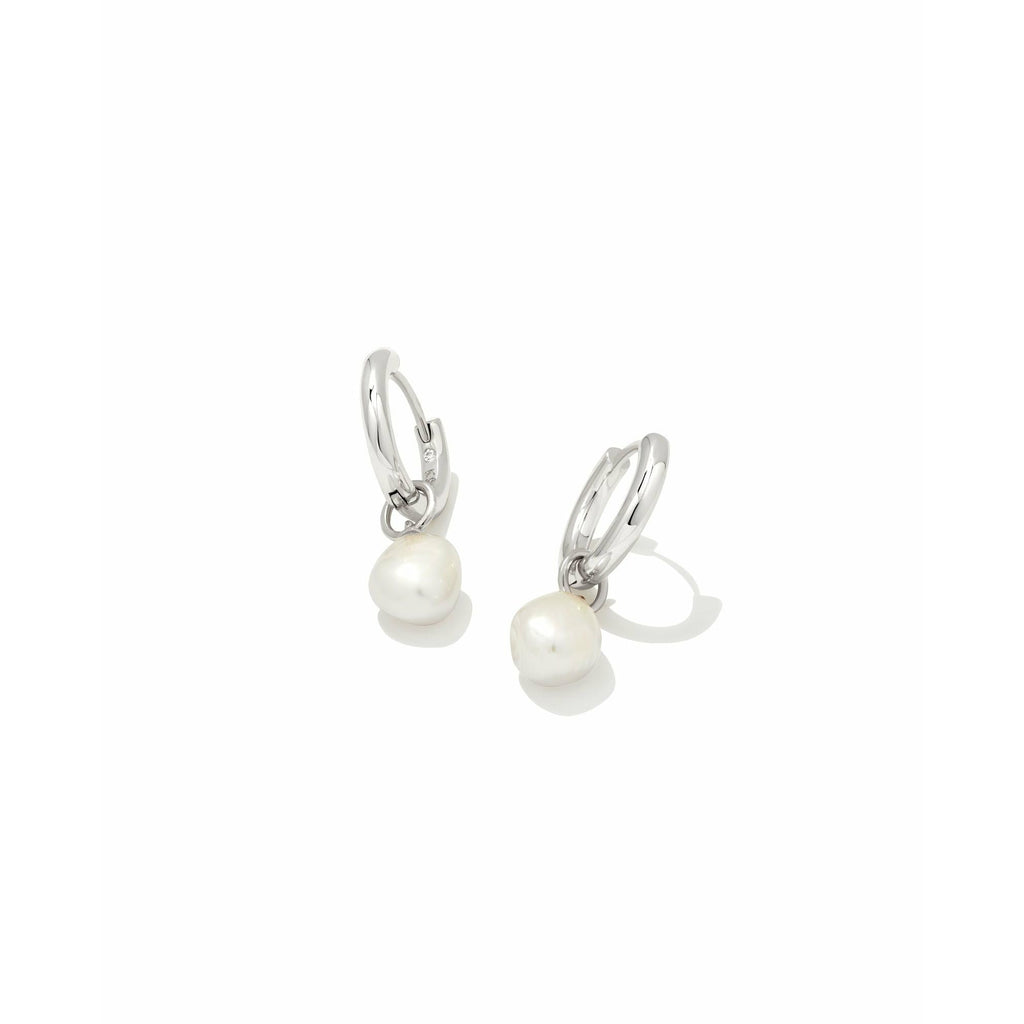 WILLA HUGGIE EARRINGS RHODIUM WHITE PEARL